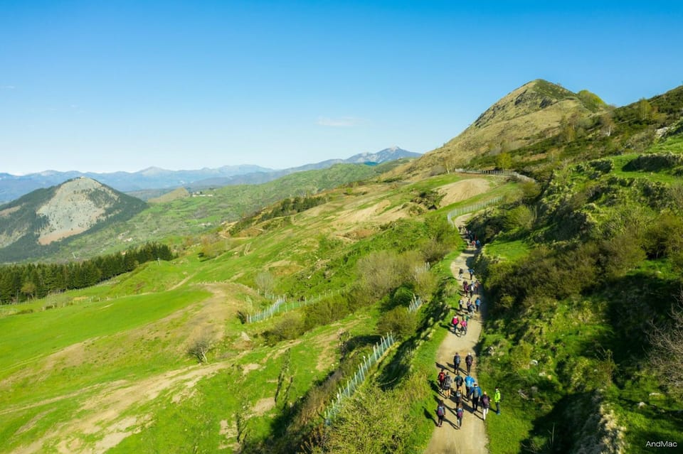 Nearby landmark, Hiking, Hiking