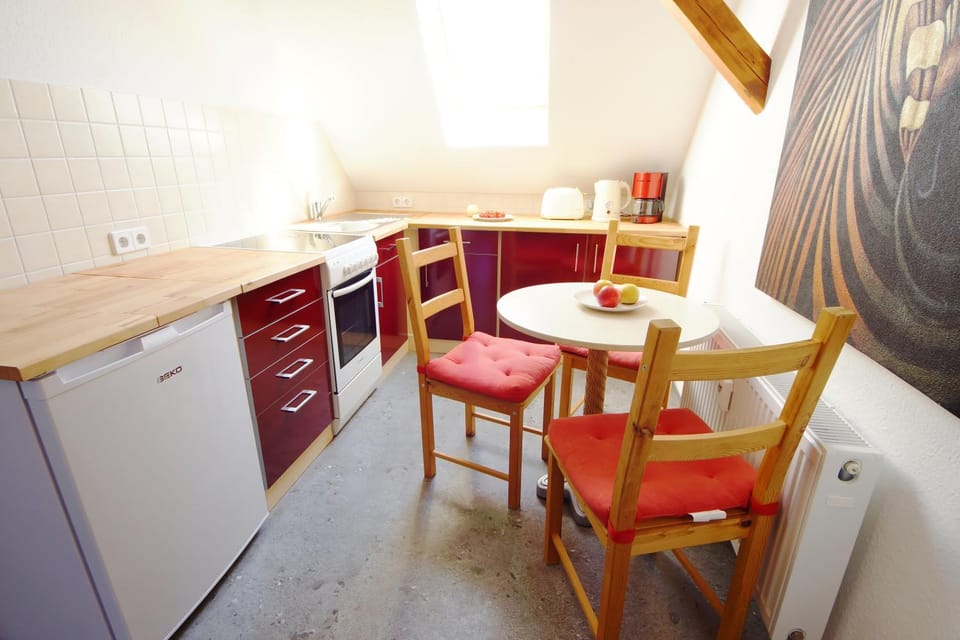 Kitchen or kitchenette, Photo of the whole room, Dining area
