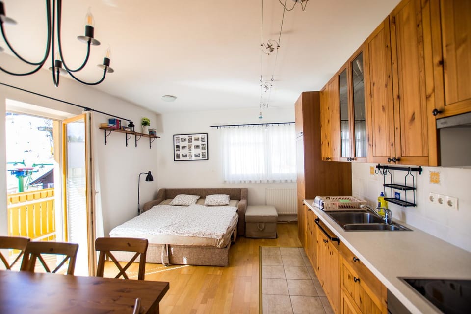 Bed, Kitchen or kitchenette, Dining area