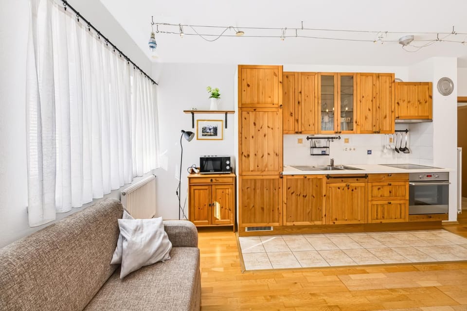 Kitchen or kitchenette, Seating area