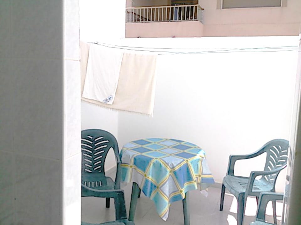 Patio, Patio, Spring, Off site, Kitchen or kitchenette, Living room, Seating area, Dining area, On site, City view, Mountain view, Street view