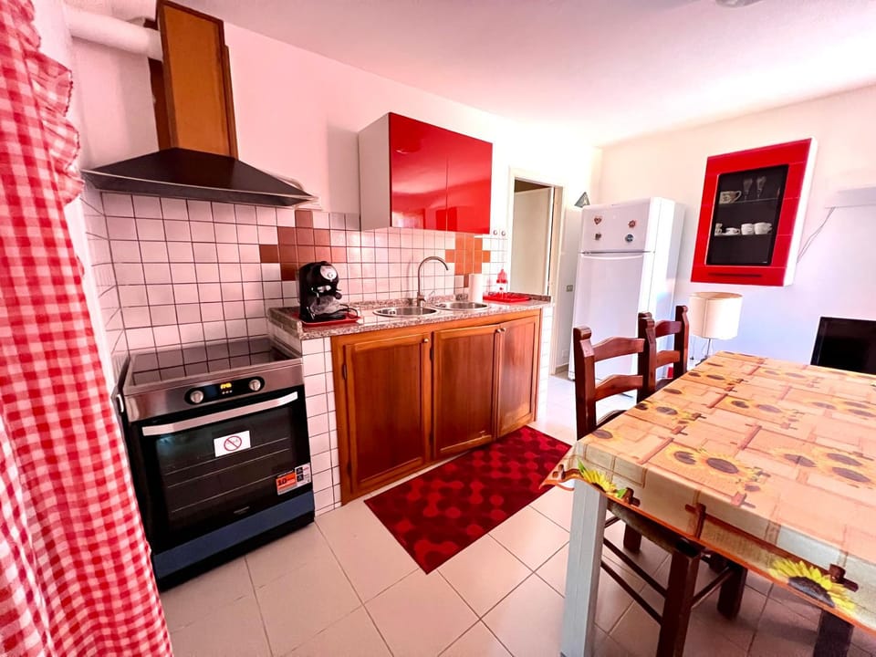 Kitchen or kitchenette, kitchen