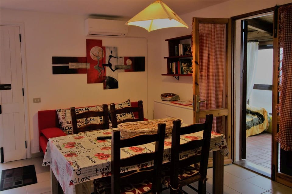 TV and multimedia, Living room, Dining area, air conditioner
