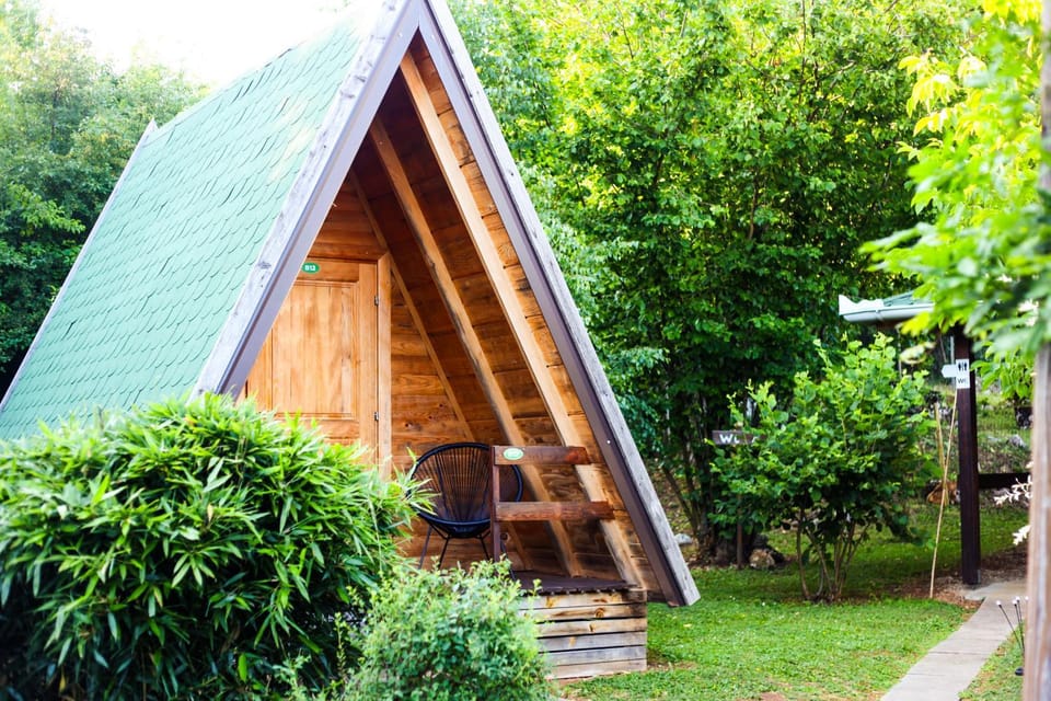 Rooms & Glamping Lana Haus Hostel in Lika-Senj County