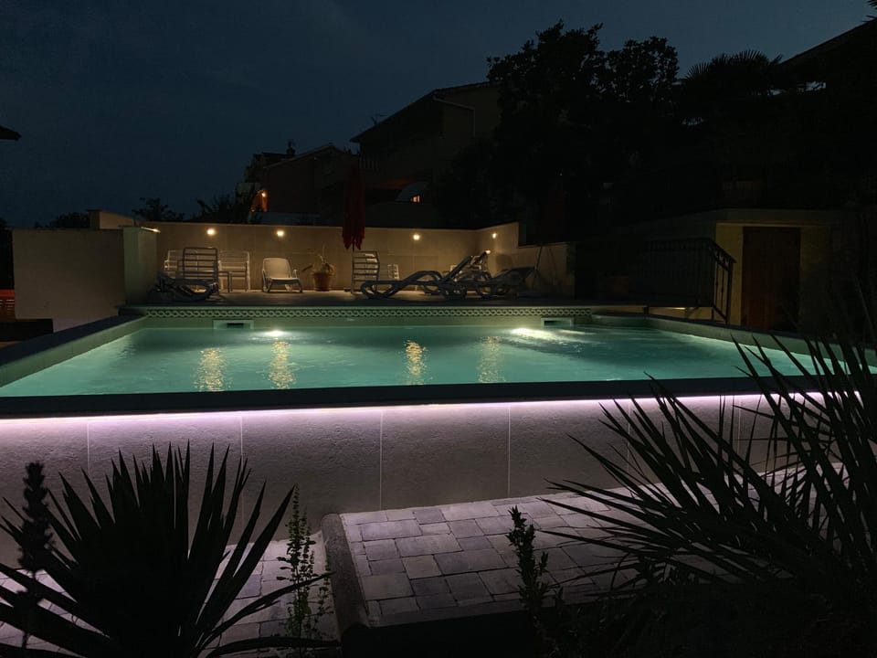Swimming pool, Swimming pool