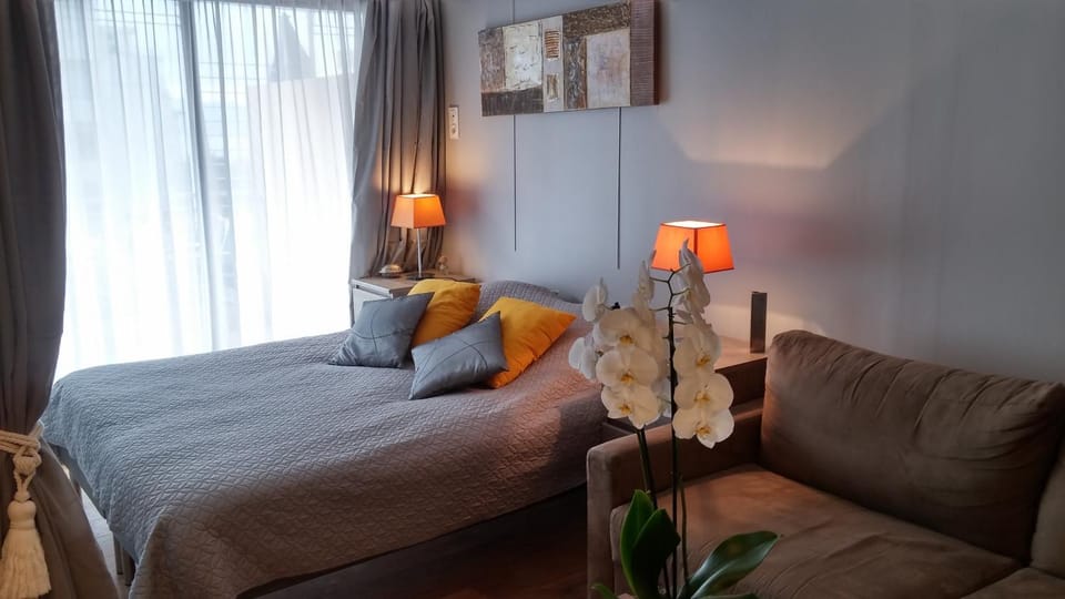 Bed, Living room