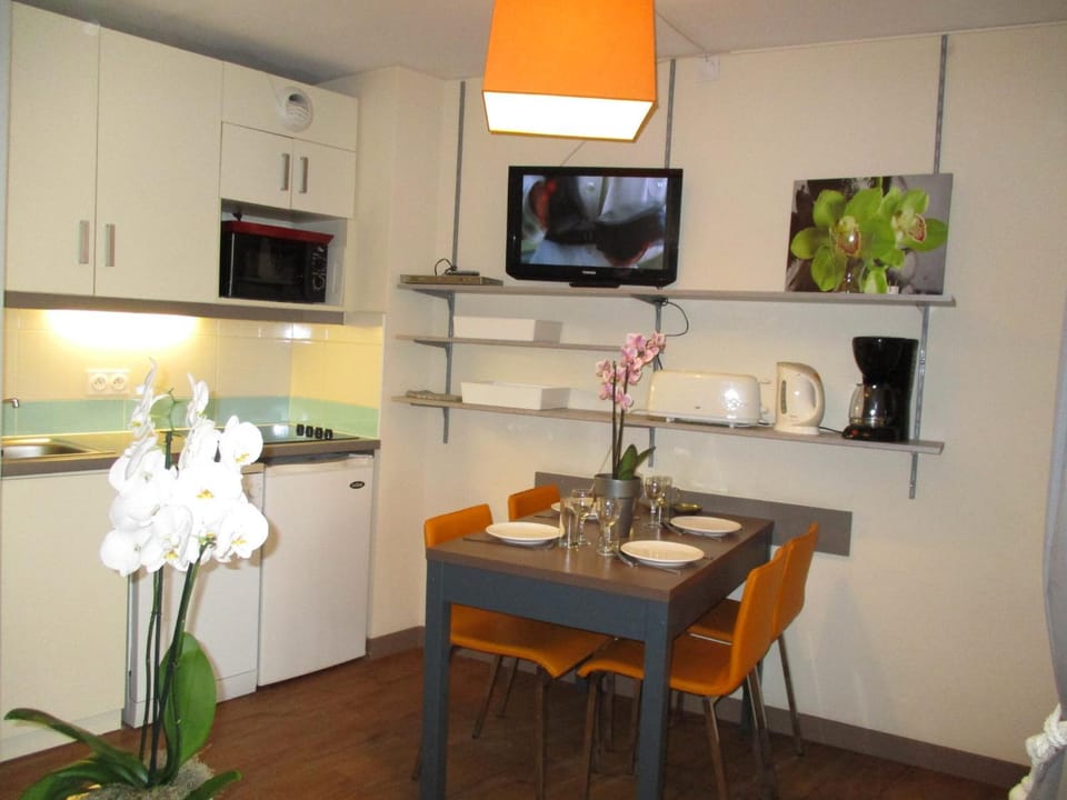 TV and multimedia, Kitchen or kitchenette, Dining area