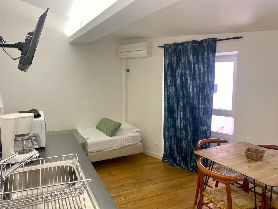 Seating area, Bedroom