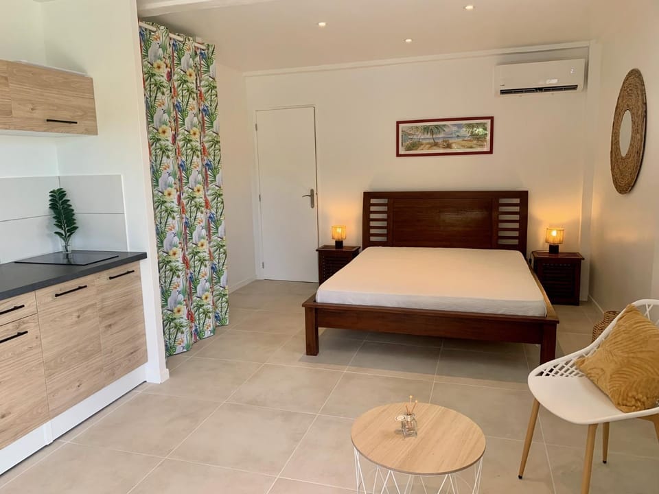 Bed, Kitchen or kitchenette, Photo of the whole room, Bedroom, air conditioner