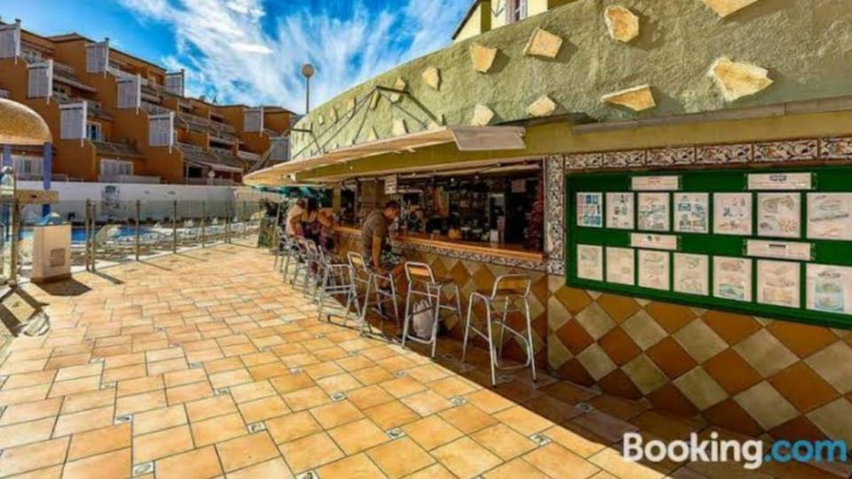 Lounge or bar, Evening entertainment