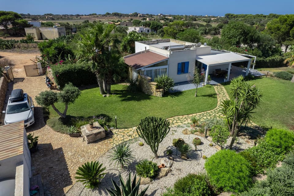 Property building, Day, Bird's eye view, Garden, Garden view