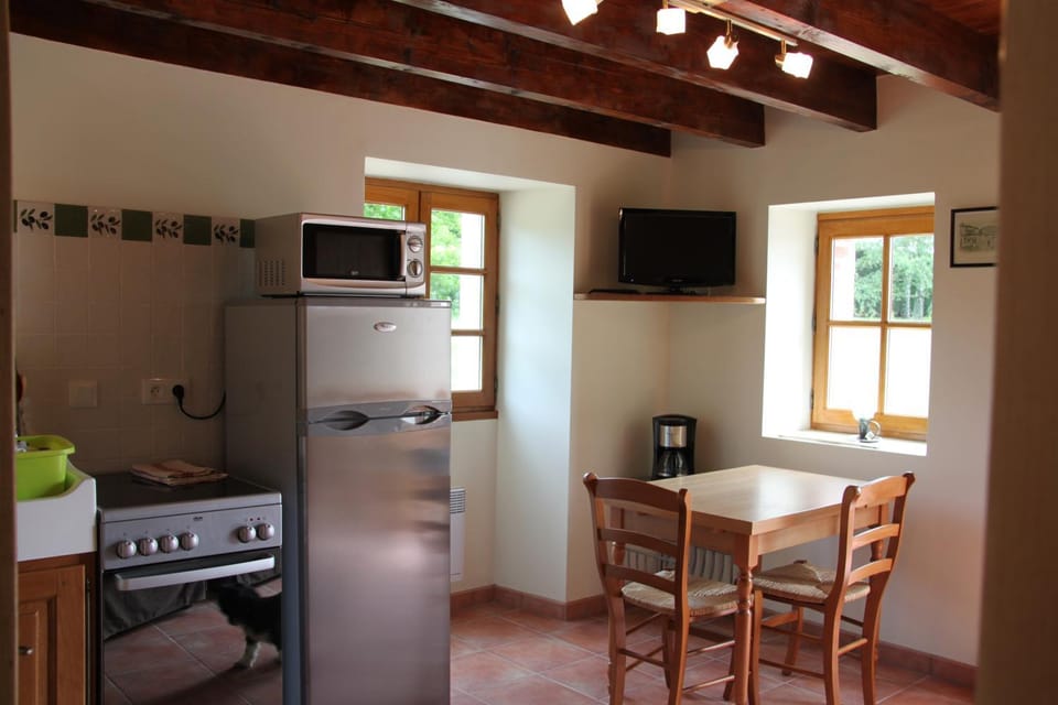 Day, Dining area