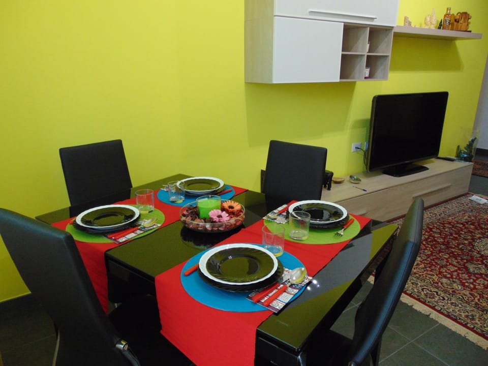 TV and multimedia, Living room, Dining area