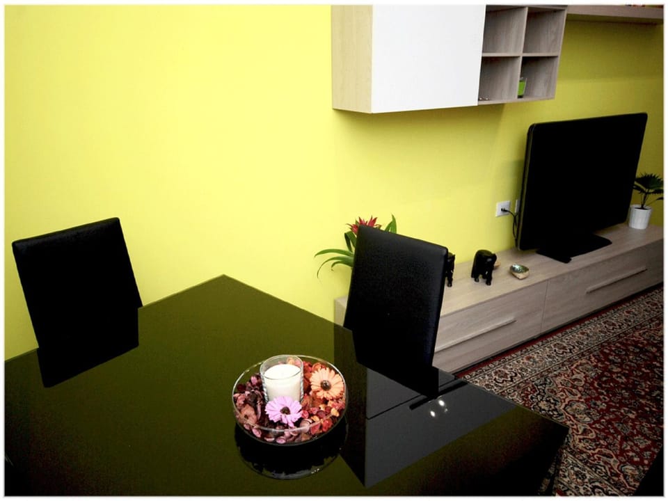 Communal lounge/ TV room, TV and multimedia, Seating area