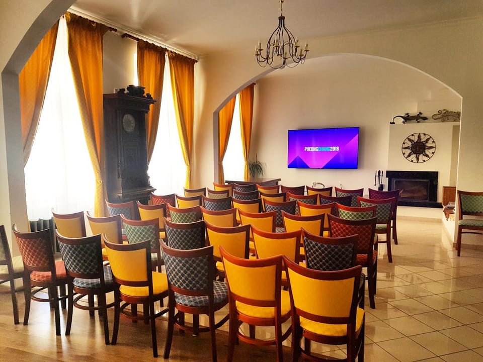 Communal lounge/ TV room, Banquet/Function facilities, Meeting/conference room