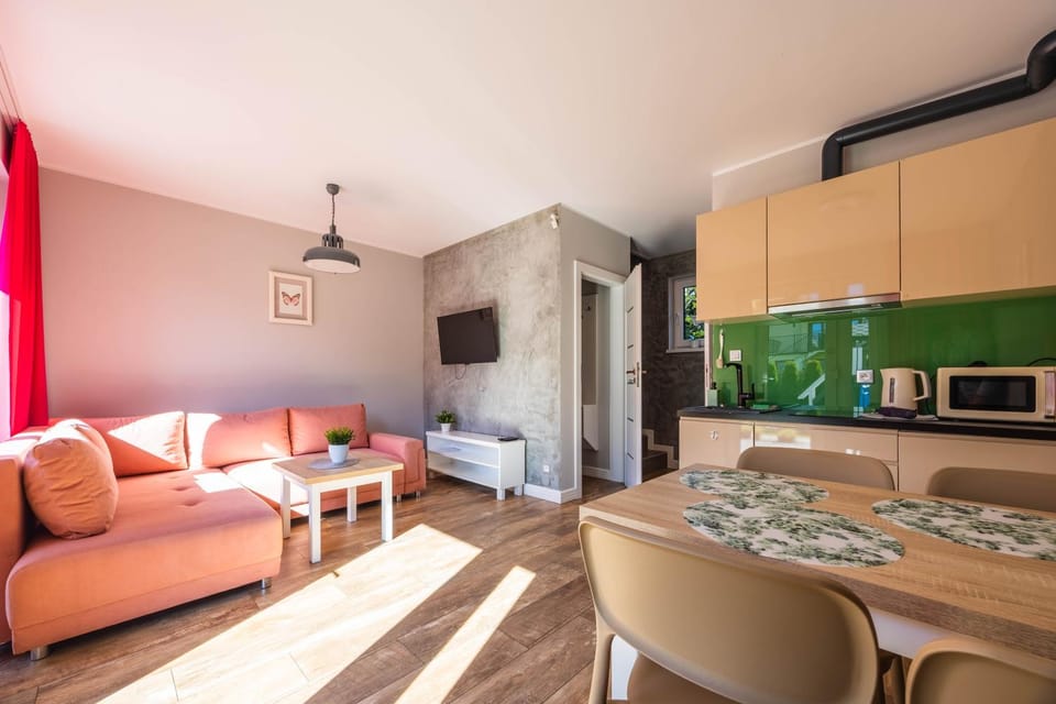 TV and multimedia, Kitchen or kitchenette, Living room, Seating area, Dining area