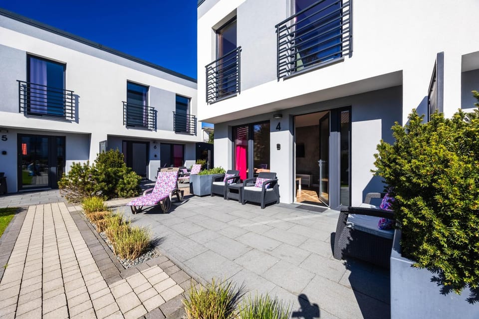 Balcony/Terrace, sunbed