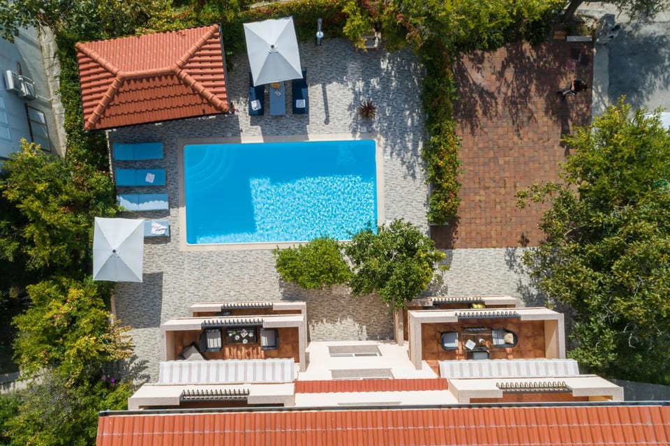 Bird's eye view, Pool view