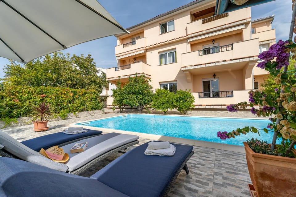 Property building, Swimming pool