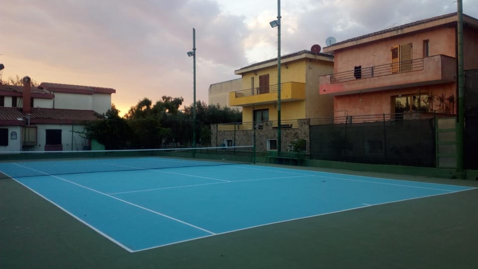 Tennis court
