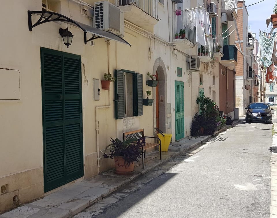 Property building, Day, Neighbourhood, City view, Street view, Location, Parking