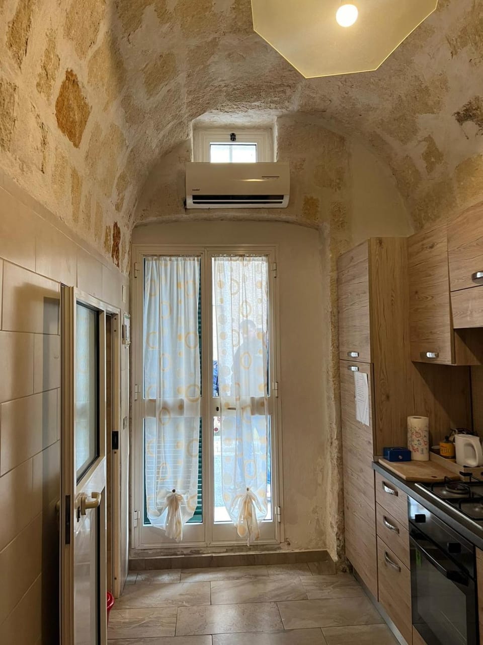 Kitchen or kitchenette, oven, pet friendly, stove, air conditioner