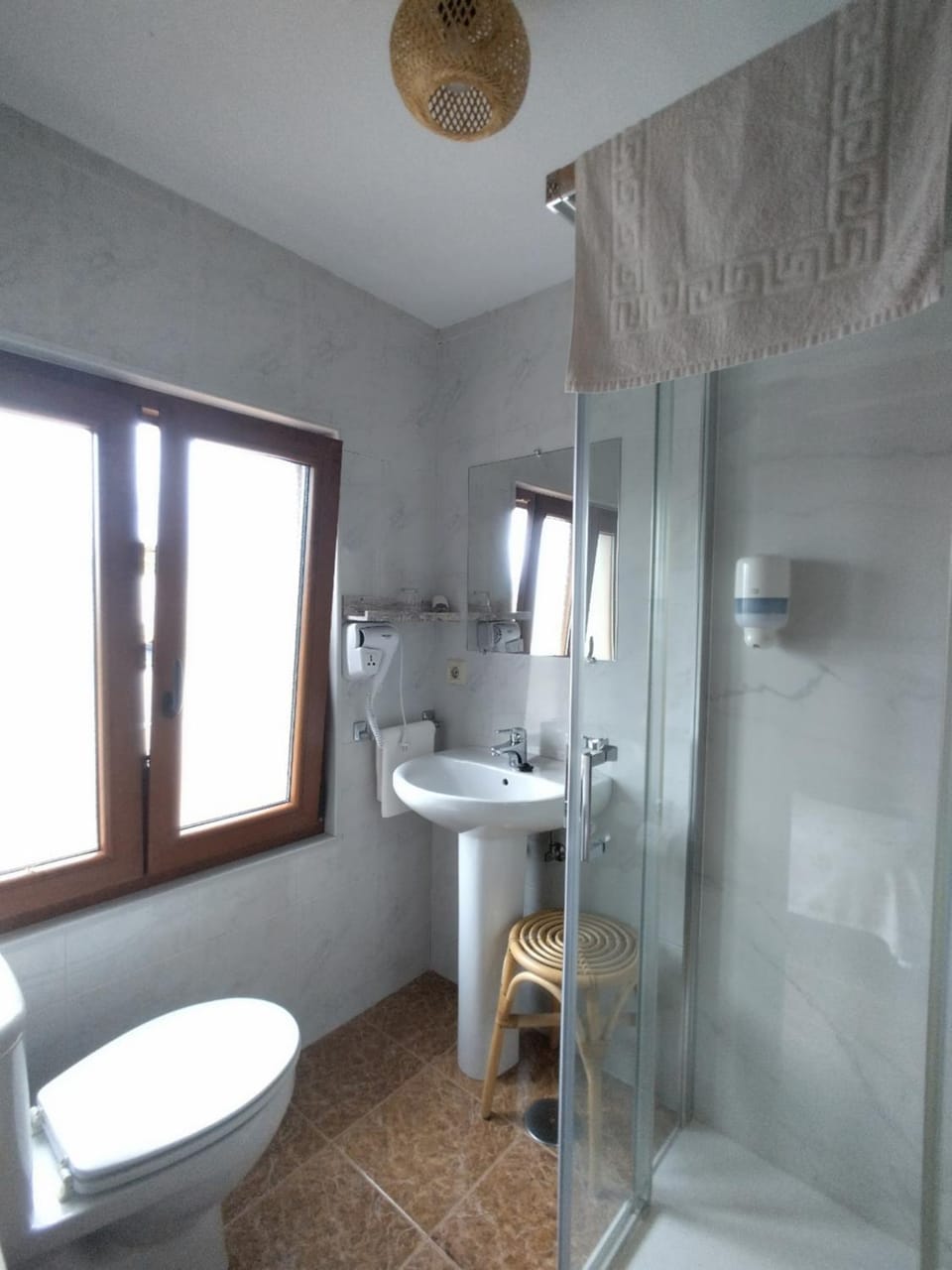 Shower, Toilet, towels