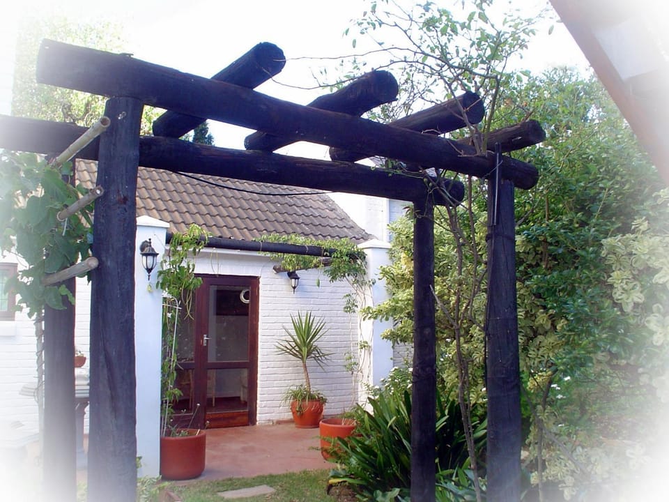 Shower, Toilet, Patio, BBQ facilities, Garden, Bathroom, TV and multimedia, Coffee/tea facilities, Kitchen or kitchenette, Seating area, Dining area, Bedroom