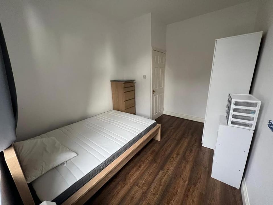 2 Bed Apartment Chinatown Apartment in Newcastle upon Tyne