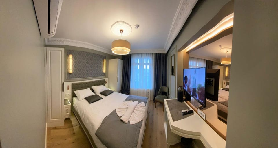 Bed, TV and multimedia, Photo of the whole room, Bedroom, hair dresser