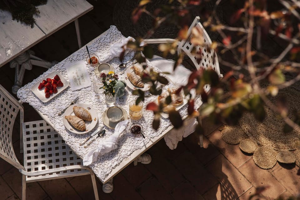 Food and drinks, Food, Breakfast, Buffet breakfast, Lunch, Drinks, Inner courtyard view