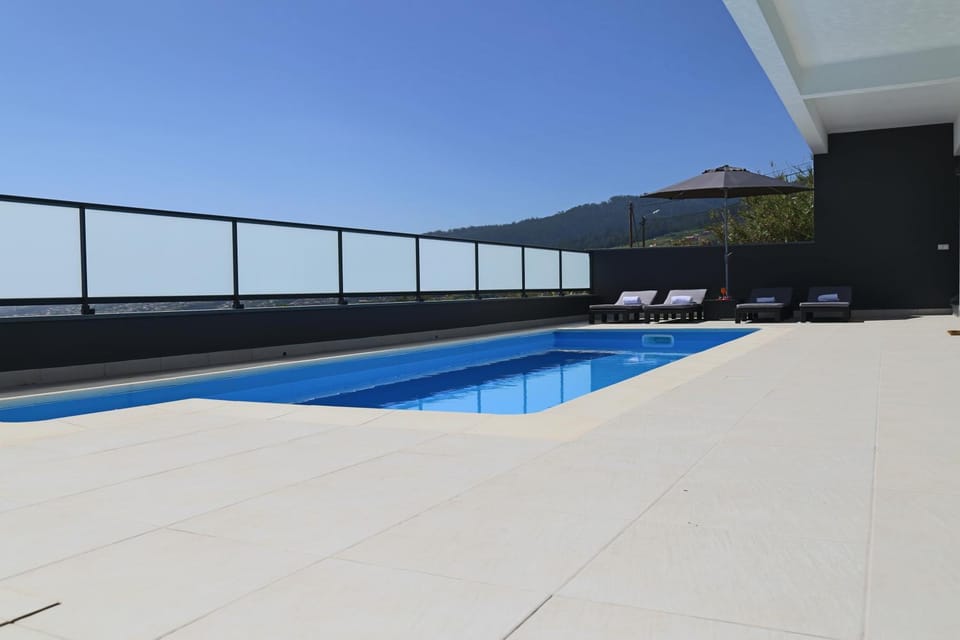 Property building, Natural landscape, Mountain view, Pool view, Sea view, Swimming pool, Swimming pool, sunbed