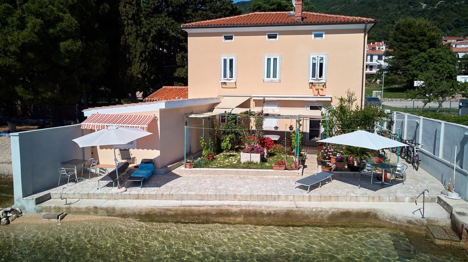 Apartments Nives Apartment in Cres
