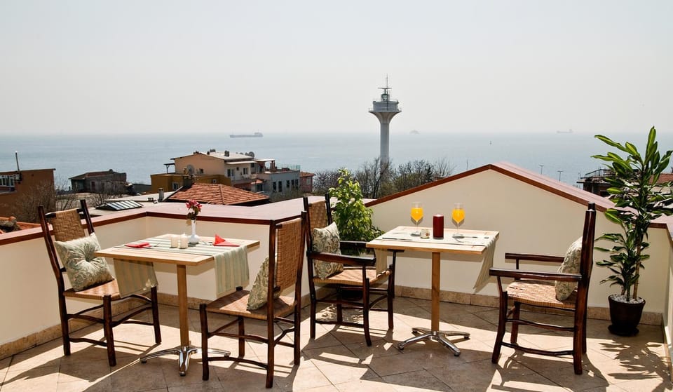 Restaurant/places to eat, Balcony/Terrace, Decorative detail, Sea view, Drinks