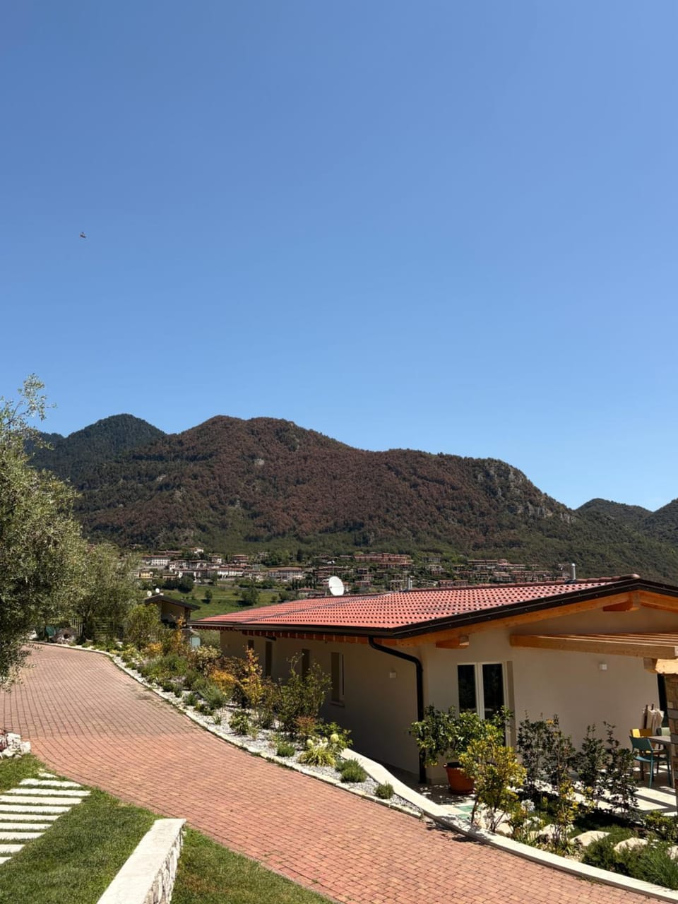 Property building, Spring, Day, Natural landscape, Mountain view