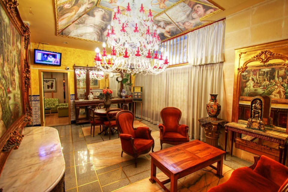 Communal lounge/ TV room