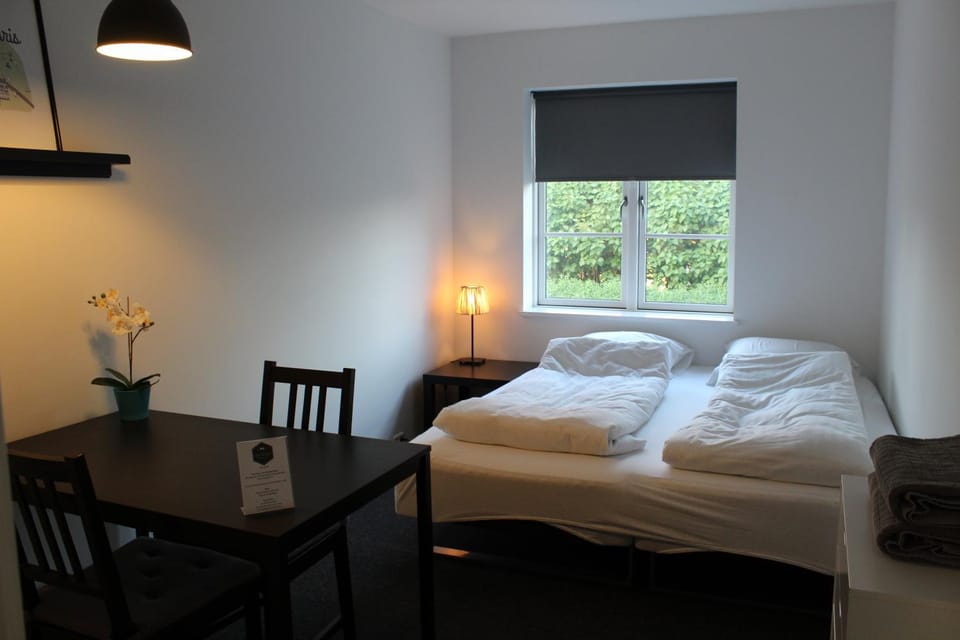 Bed, Dining area, Garden view