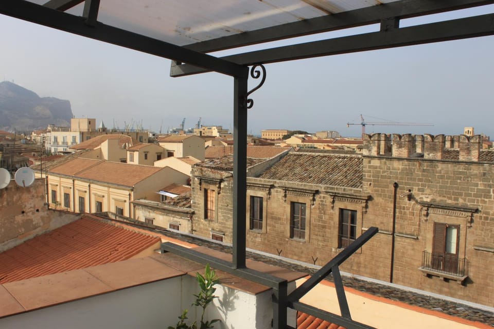 Balcony/Terrace, City view