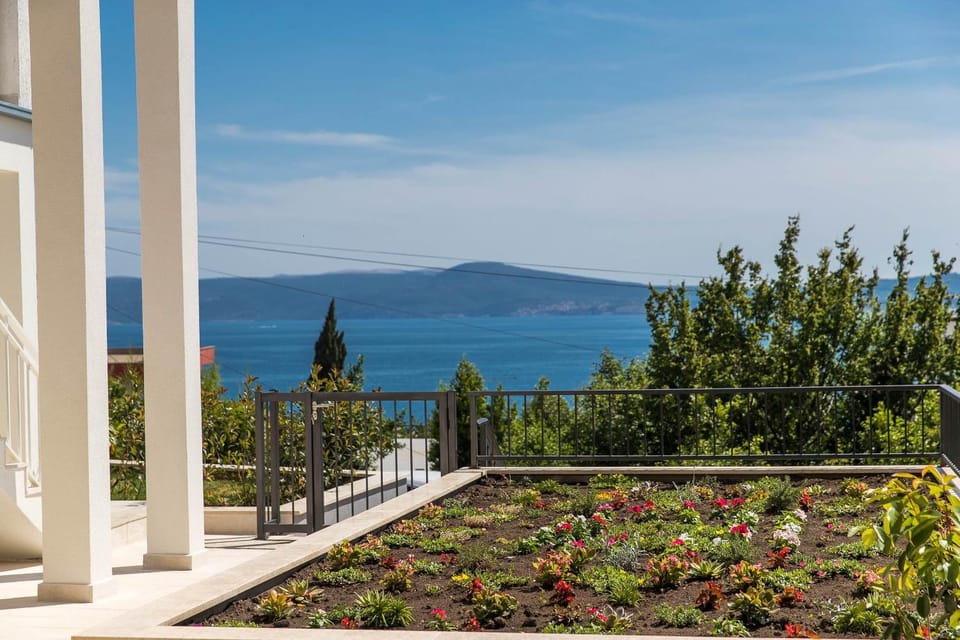 Garden, Sea view