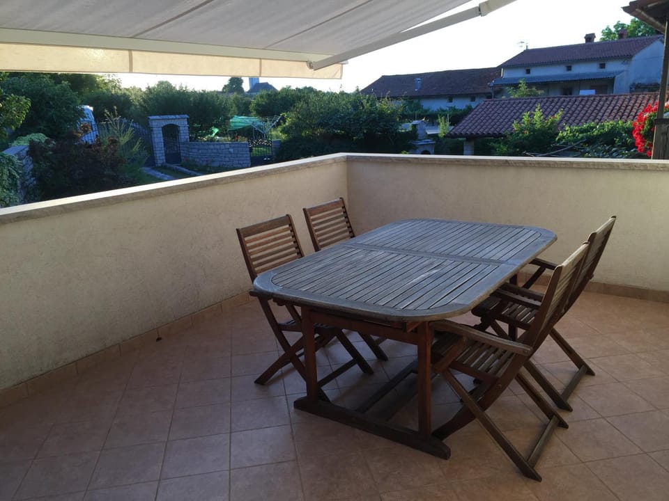 Property building, BBQ facilities, Balcony/Terrace, Garden view