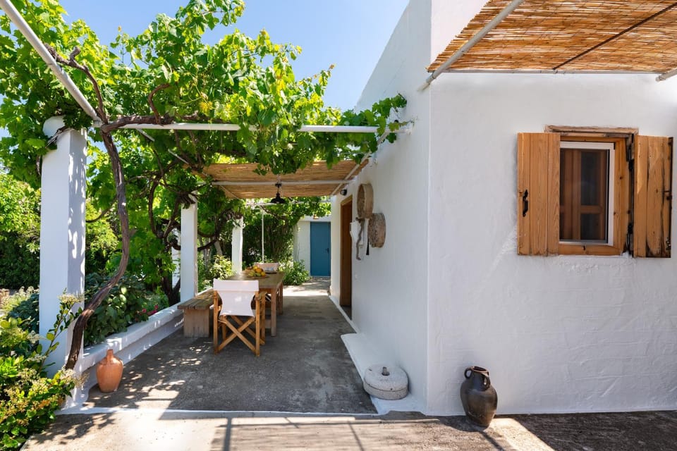 Property building, Patio, Dining area