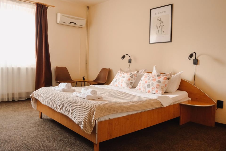 Bed, Photo of the whole room, air conditioner