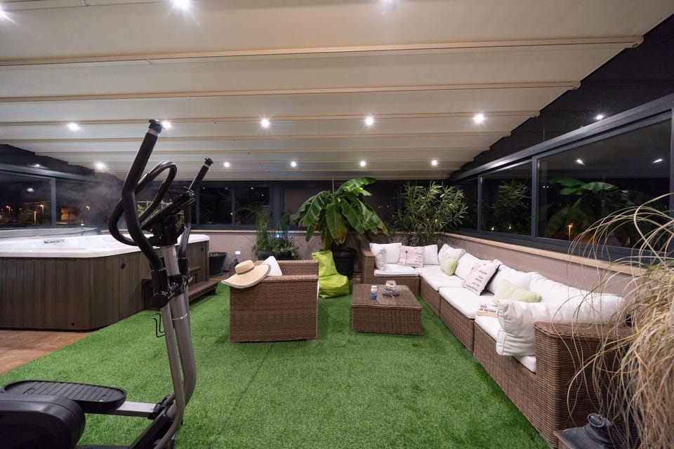 Hot Tub, Balcony/Terrace