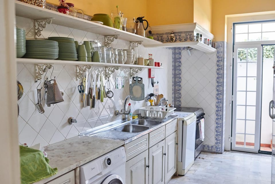 Kitchen or kitchenette, dishwasher