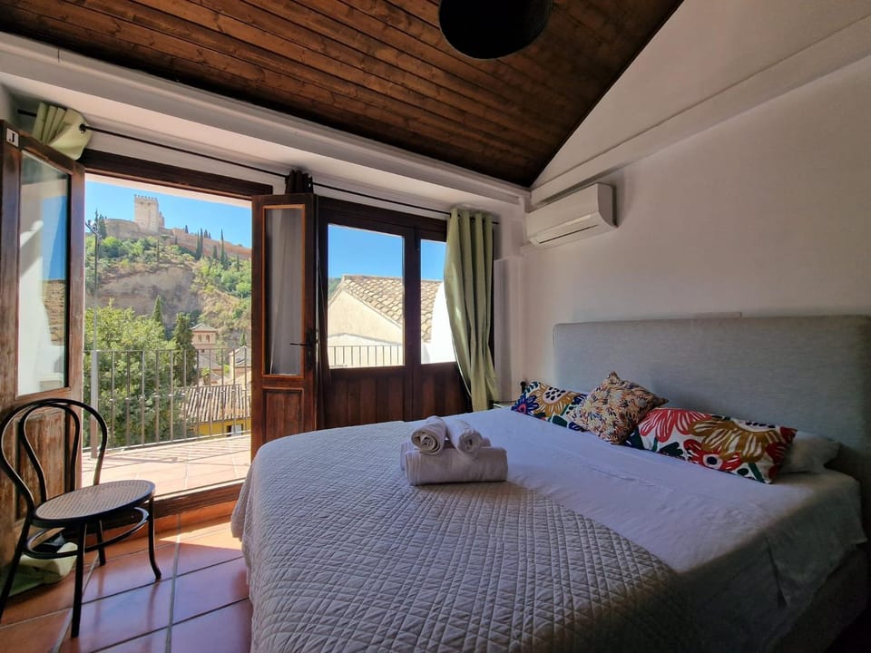 Bed, View (from property/room), Balcony/Terrace, Photo of the whole room, Bedroom