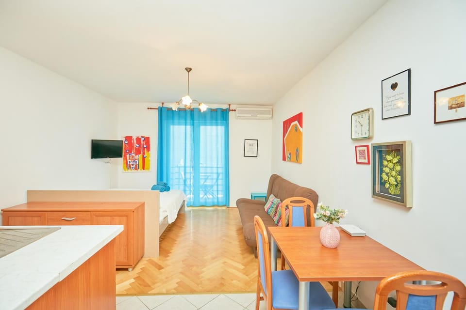 TV and multimedia, Living room, Dining area, Bedroom