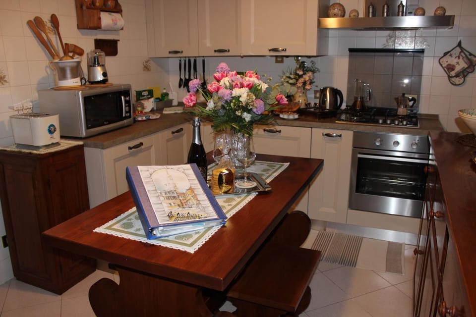 Kitchen or kitchenette, Food and drinks, Dining area, Breakfast, Italian breakfast, Lunch, Dinner, Drinks, Alcoholic drinks, Non alcoholic drinks, kitchen, kitchen