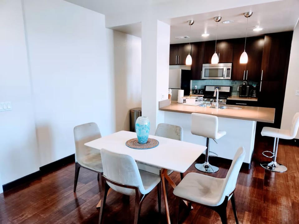 Kitchen or kitchenette, Dining area, Dinner, kitchen