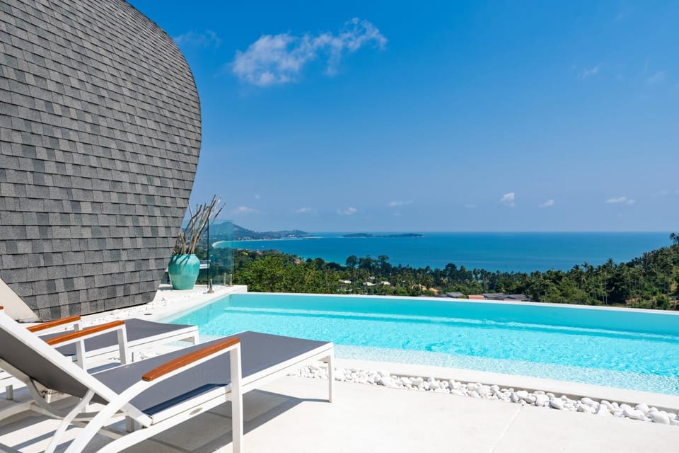 Pool view, Sea view