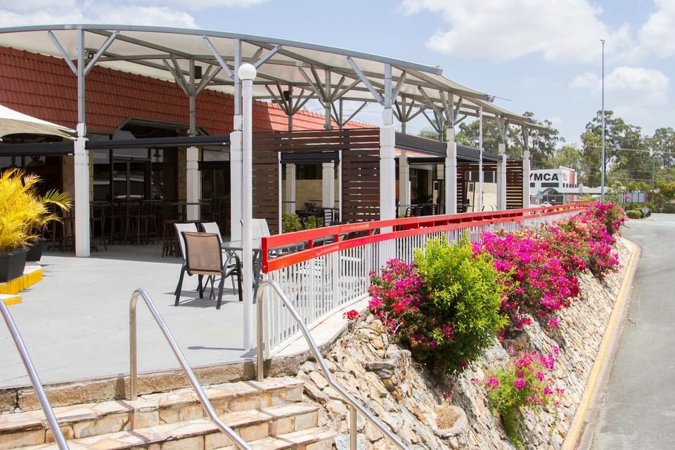 Property building, Patio, Restaurant/places to eat, Spring, Day, Banquet/Function facilities